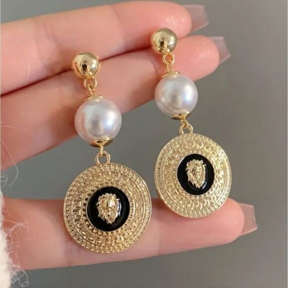Designer Inspired Gold & Black Lion Pearl Drop Earrings - Picture 1 of 6